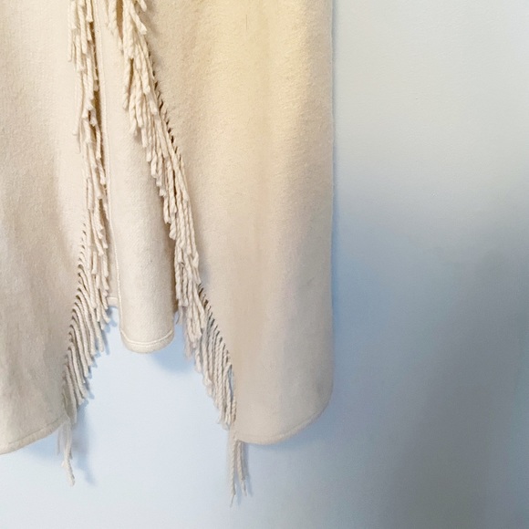 Club Monaco Haldys Fringe Vest - Picture 5 of 8